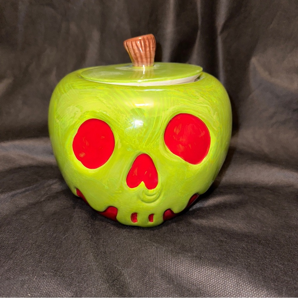 DISNEY Villains Evil Queen Poison Apple Iridescent Snow White Cookie Jar 2023